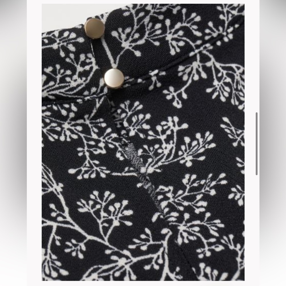 H&M stand up collar black and white printed top size XS sold out - Picture 2 of 6